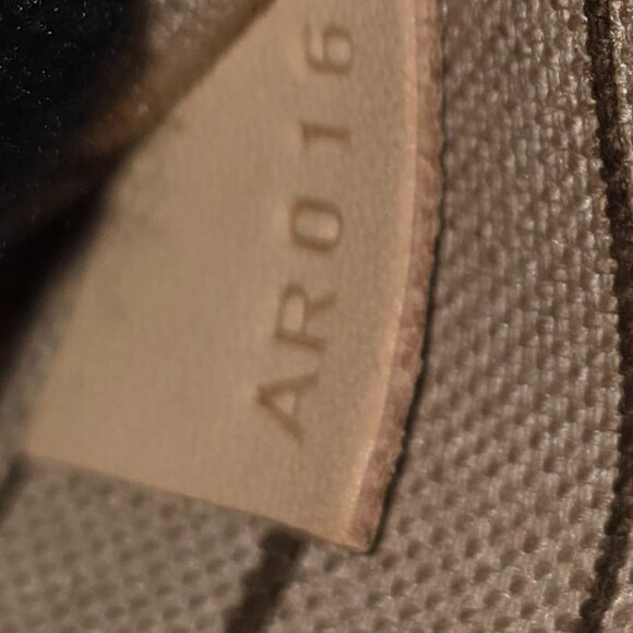 Louis Vuitton Monogram Neverfull PM - Picture 8 of 16